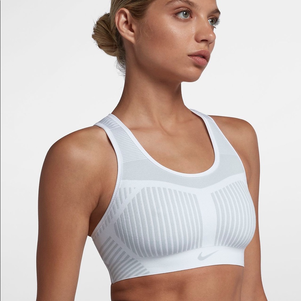 NIKE Flyknit Sports Bra
